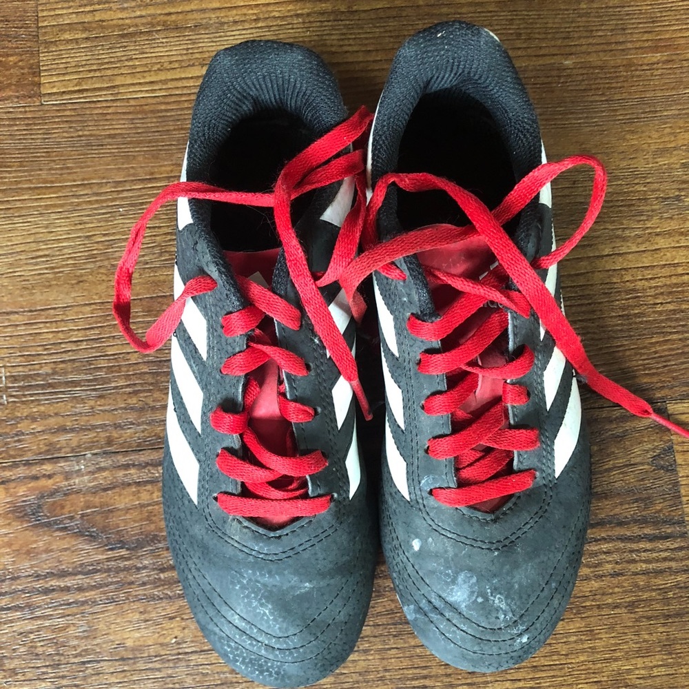 adidas boys soccer cleats (1.5y)